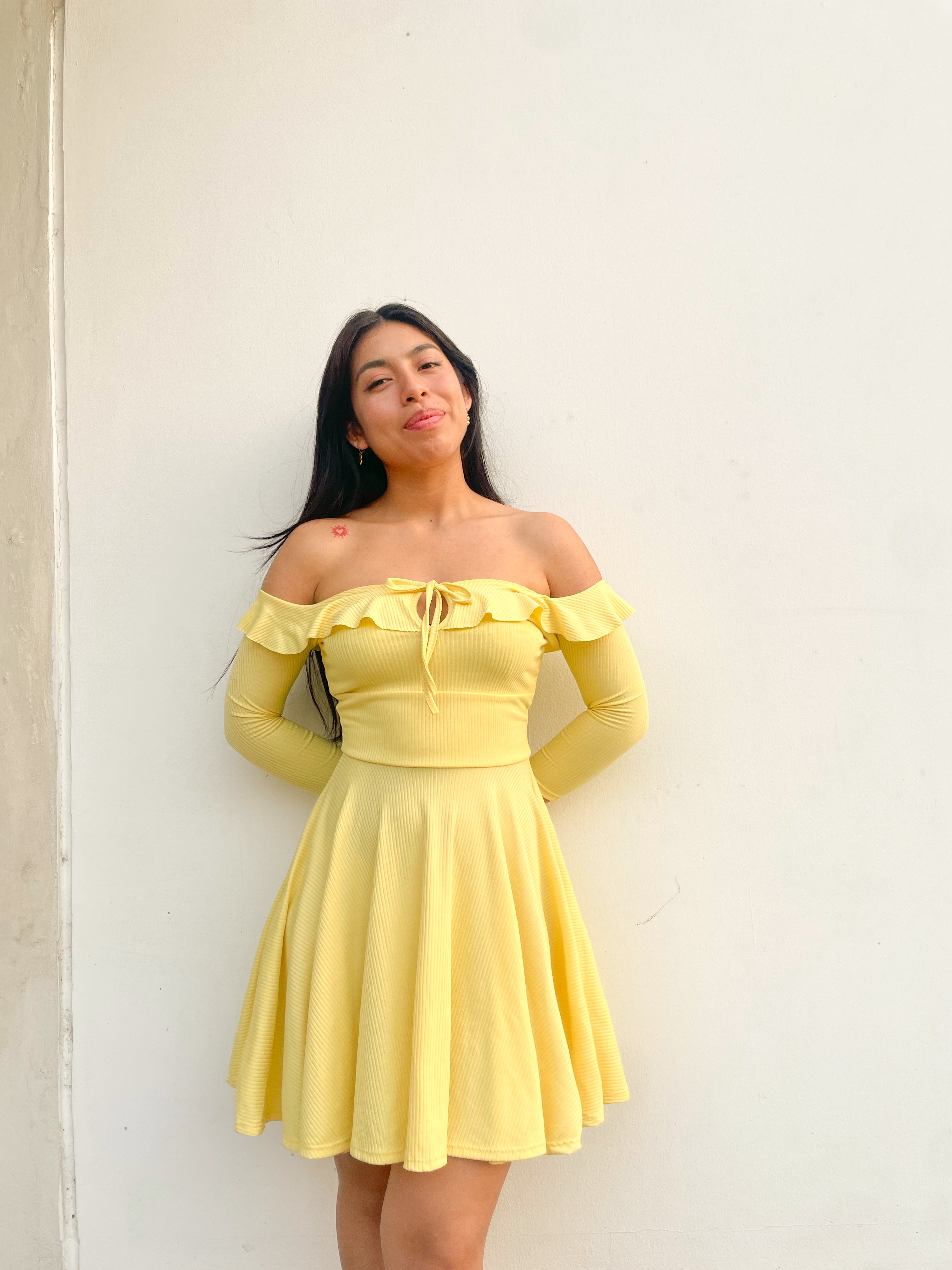 Magdiel vestido amarillo